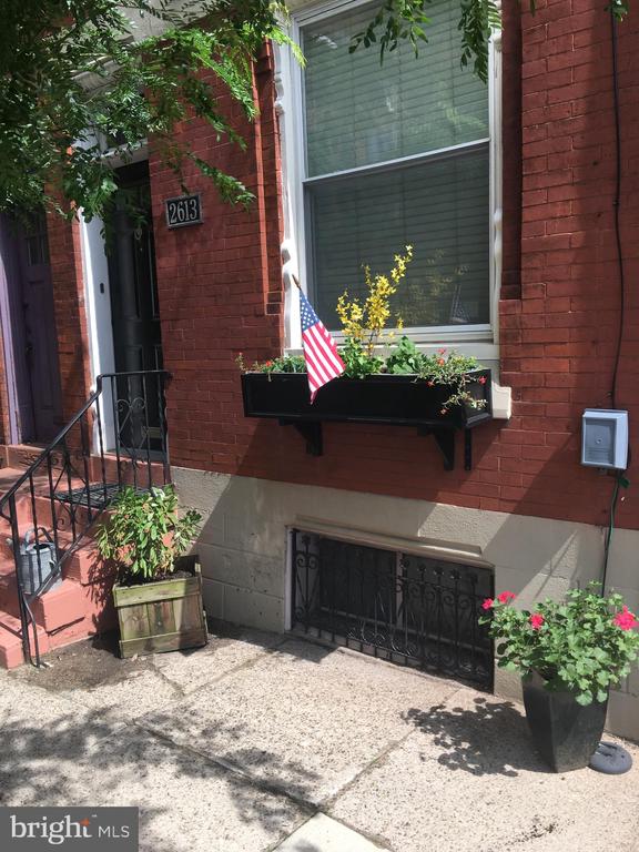 Enjoy the best of the Art Museum/ Fairmount area . Minutes to center city, convenient to I-76, close proximity to Kelly Drive with a walk score of 90. This townhouse has been immaculately maintained. The spacious main level has an open floor plan with hardwood floors throughout. The eat-in kitchen is recently updated with loads of cabinet and counter space. Central air along with a delightful in rear patio off of the kitchen. The upper level has two cozy bedrooms and a nicely sized hall bath. There's ample storage in the basement which includes a laundry area with washer and dryer. Pets are conditional. In addition the view from the master bedroom now captures the new tower of the Comcast building and the top of Liberty One. Move-in,unpack, enjoy your new home!