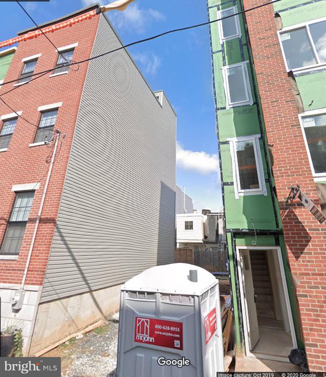 INVESTORS/DEVELOPERS ALERT!!! 2 Units SHOVEL READY!! 15' wide lot surrounded by new construction, in booming Grays Ferry. Don't miss out on this opportunity. Inquire for plans.