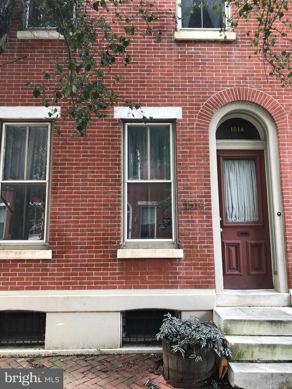 * 1K credit being offered if lease is signed by 3/1/21*  Welcome the greater art museum area. This beautiful 3 story home located in the heart of the Fairmount and Spring Garden section of the city. This home boast a large living room, dining room outdoor space AND 4 oversize bedrooms perfect for working at home. This home features beautiful hardwood flooring throughout as well as some of the original Victorian details. Location, Location, Location! Nearby public transit and the broad street line just a few blocks away, bus stops at the next corner as well as local dining such as Tela's kitchen, Bar Hygge, Francisville recreation and pool right nearby as well as a beautiful community garden outside of your front stoop.