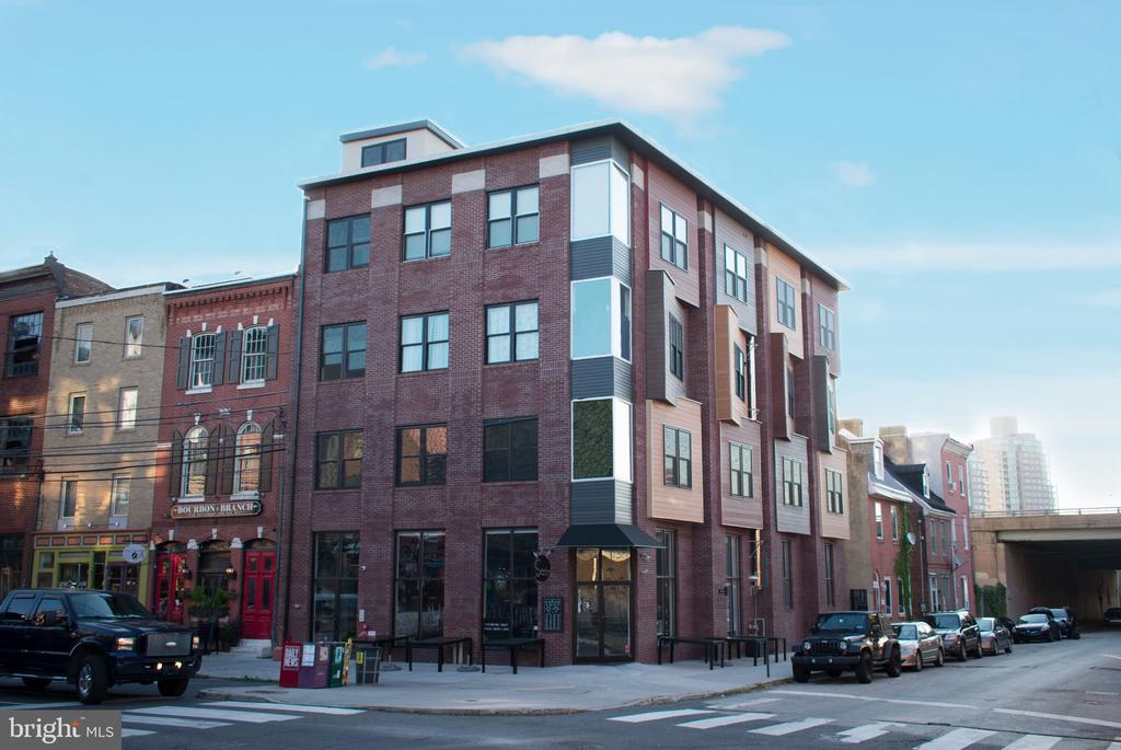 Beautiful 2 bedroom, 1 bath in prime Northern Liberties location on the corner of 2nd and Fairmont. Huge windows, hardwood flooring throughout the open living and dining room space showcasing the modern kitchen, featuring stainless steel appliances, quartz counter-tops and pendant lighting. The Master Bedroom is filled with natural light with floor to ceiling windows plush carpet and ceiling fan. The spacious second bedroom is also as luxurious with its carpeting, large windows, ceiling fan and plenty of closet space. Discover the full bathroom, with its designer tile flooring, modern vanity and large frameless glass enclosed shower. Washer and dryer included in the unit. This hot spot is just mere steps away from a variety of great restaurants, cafes and shopping.