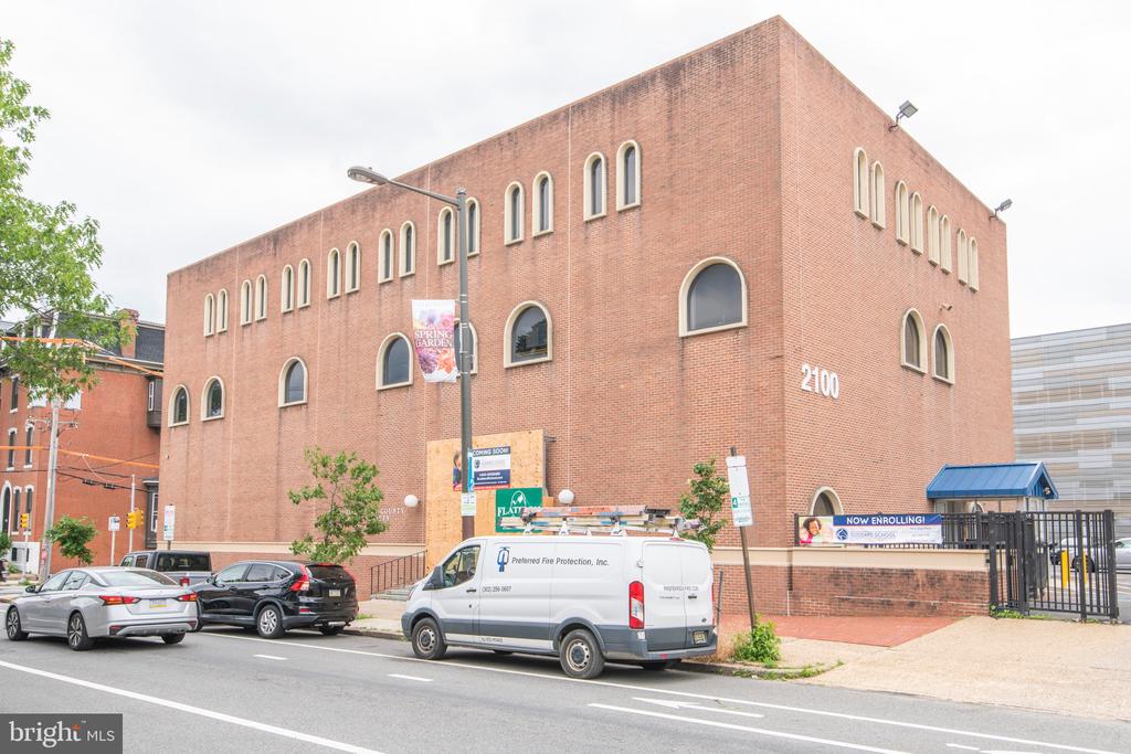2100 Spring Garden Street Fairmount, Philadelphia 19130 
Fully Built-Out Medical Office for Lease. $30 per sq ft + NNN. 
Approx. 2,995 - 4,995 SF of recently finished, fully built-out medical office space. 3rd Floor, elevator accessed. On-site parking garage. Signalized corner of 21st & Spring Garden Streets. Above Philadelphia's newest Goddard School, early learning for children. Located in the heart of Fairmount, one block from Target, Whole Foods and WaWa. Easy access to Center City, I-76, I-676 and the Benjamin Franklin Bridge.