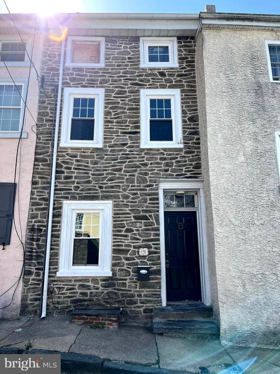 Welcome to Manayunk! 191 Maiden St. features 2 bedrooms and 1 bathroom and is set in a convenient location only a few steps from Main Street. Enter into the charming living room with a beautiful brick fireplace and wood floors throughout. Updated kitchen with granite counter tops and door leading to an upgraded backyard deck. Primary bedroom features two skylights and built-in closets. Enter the second floor up a turned staircase which includes an updated bathroom and second bedroom with storage. This property also features a basement and laundry area. Recessed lighting, raised panel interior doors, and crown moldings throughout the charming property.