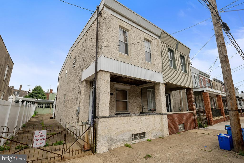 This is an AS-IS Sale. Seller will not be making any repairs or concessions. Welcome to Bridesburg! This 3 bed, 1.5 bath twin with DRIVEWAY and GARAGE parking has been well maintained by the same owner for just about the last 40 years. Easy access to Aramingo Ave, I-95, and all of Bridesburg's amenities. Great opportunity to put your own stamp on a home. Easy to show.