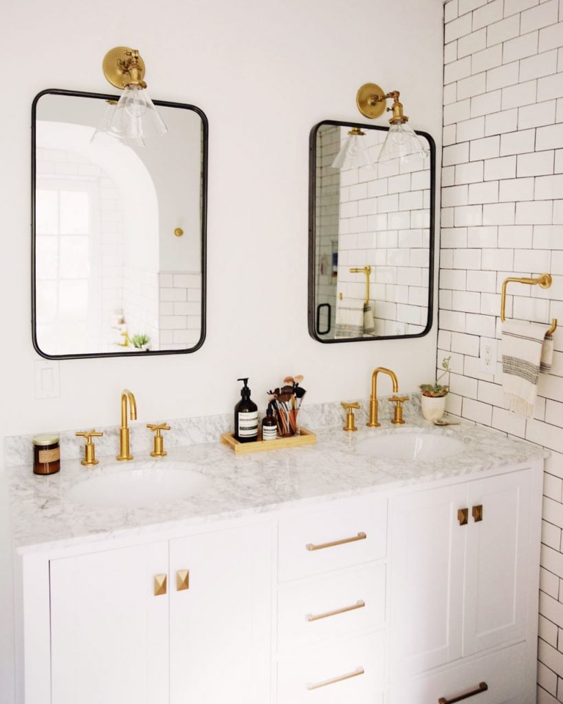 brass-bathroom-fixtures-black-mirrors-819x1024
